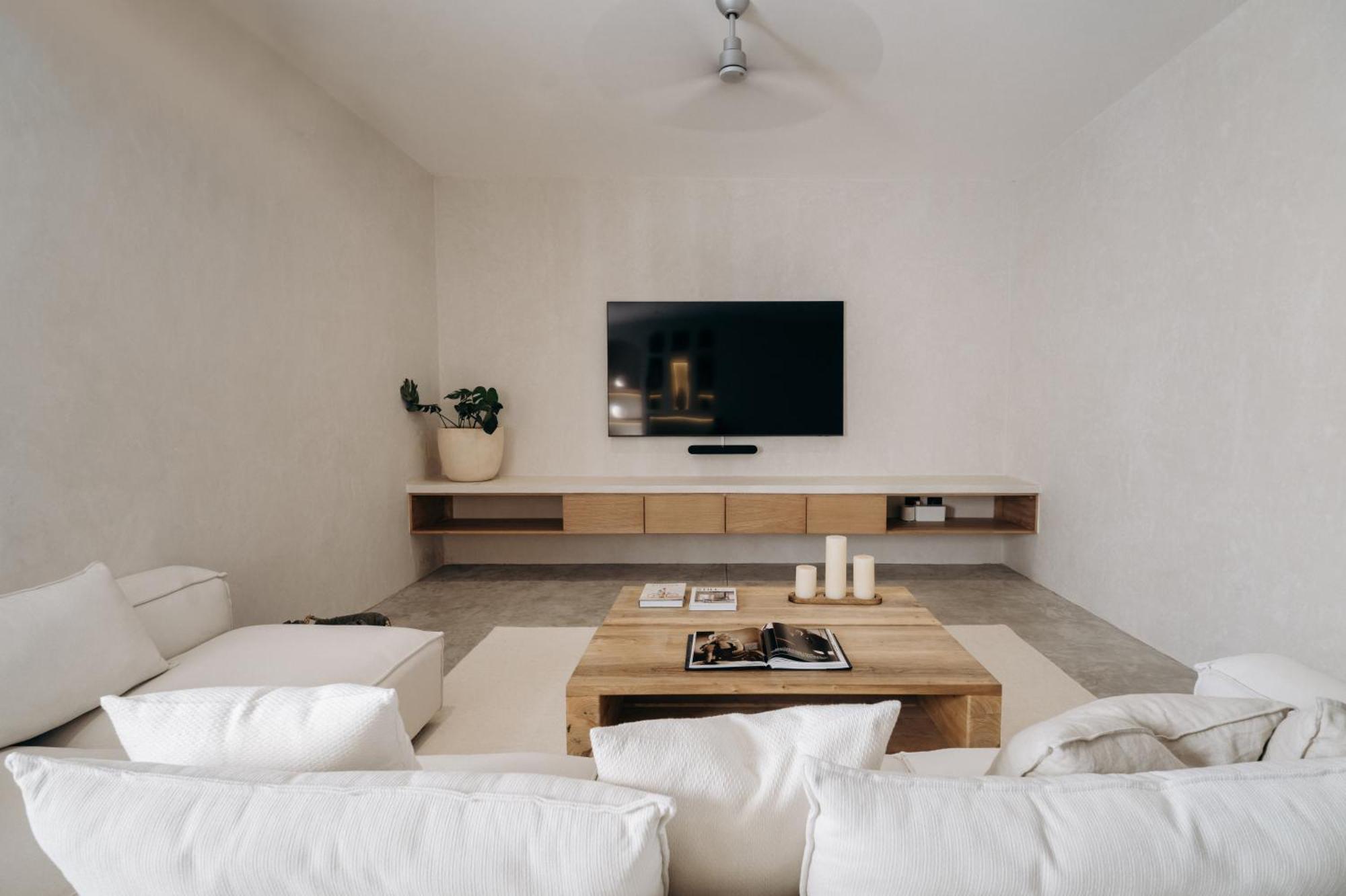 Villa Lev - Celebrated Architectural Designer Villa 툴룸 외부 사진